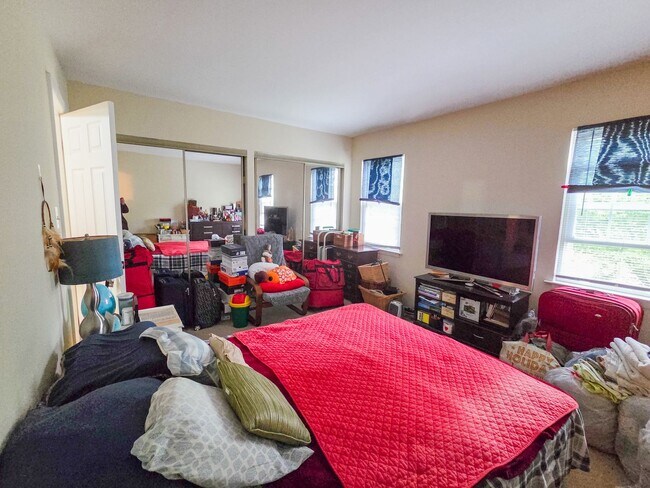 Building Photo - Beautiful 3BR Townhouse in Rockville/Derwood for early June Move-In!