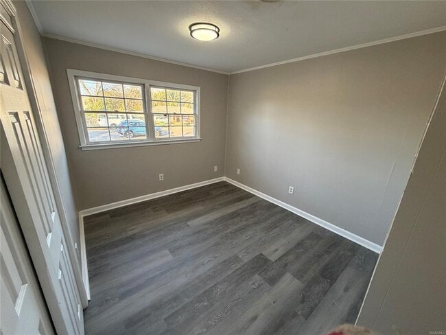 Building Photo - 350 Southlawn Dr