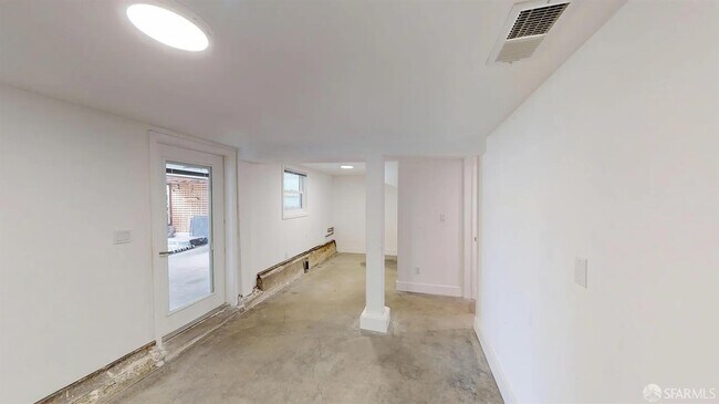 Building Photo - 642 Mississippi St