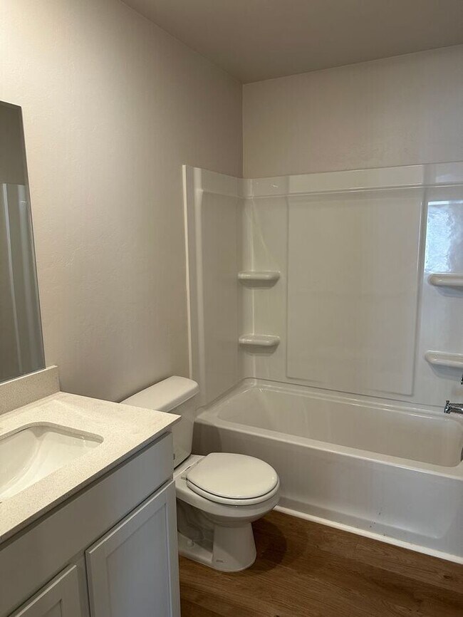 Building Photo - Pre-Lease This Beautiful 3-Bedroom, 2-Bath Home with a Beautifully Landscaped Yard in Yukon