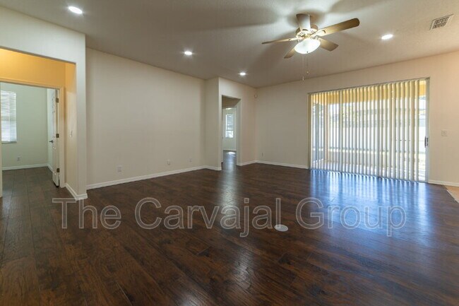 Building Photo - 423 Heather Hills Dr