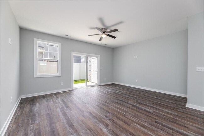 Building Photo - Move In Special! 3 Bedroom Townhome each w...