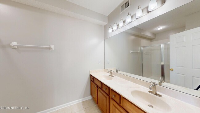 Building Photo - 211 Jardin De Mer Pl