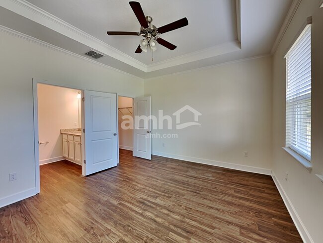 Building Photo - 922 Walden Woods Dr