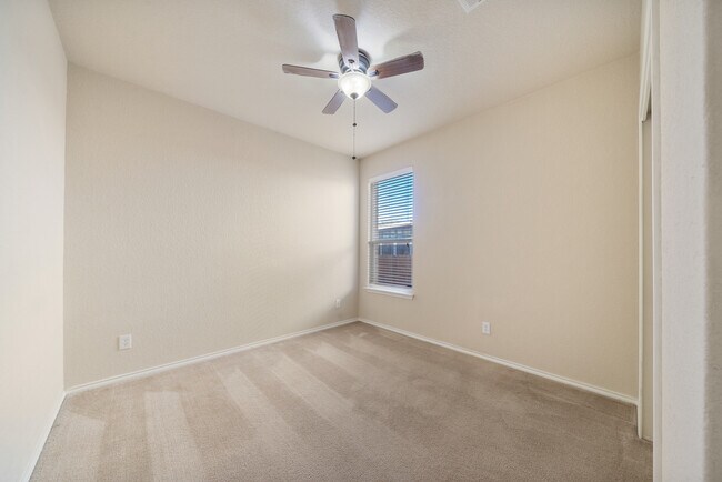 Building Photo - Spacious 4-Bed Home with Island Kitchen, Private Patio & Fenced Yard in Schertz