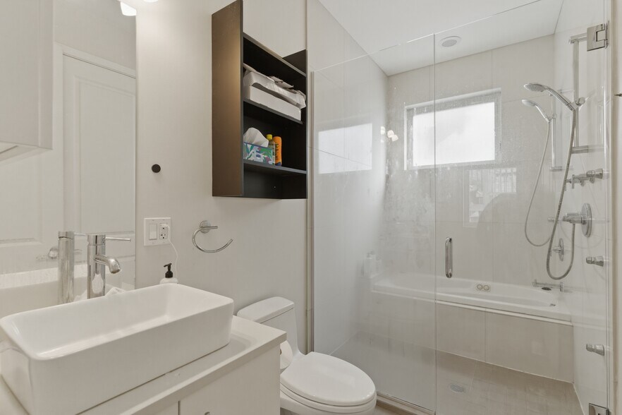 Building Photo - 1916 N Kedzie Ave