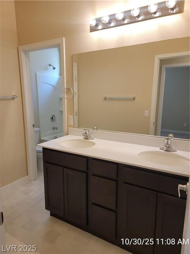 Building Photo - Lovely 2 Story Home!