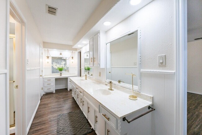 Building Photo - 5703 80th St