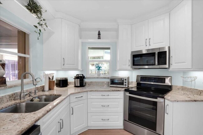 Building Photo - 115 Leland St SE