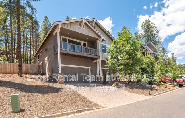 Building Photo - 781 N Forest View Dr