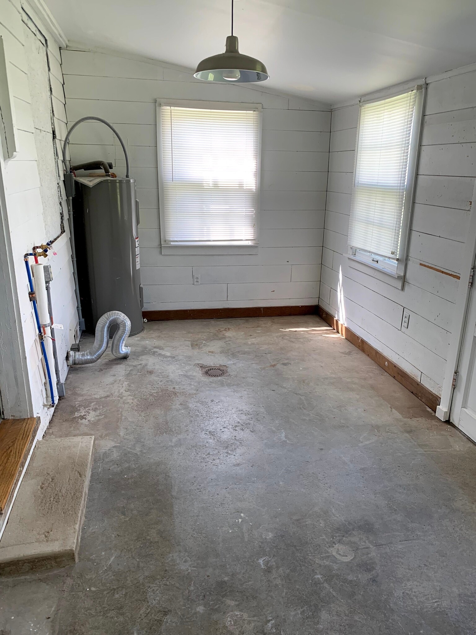 Building Photo - 195 Clearview Dr