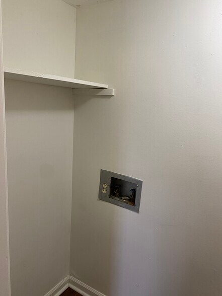 Building Photo - 516 Deer Lick Pl