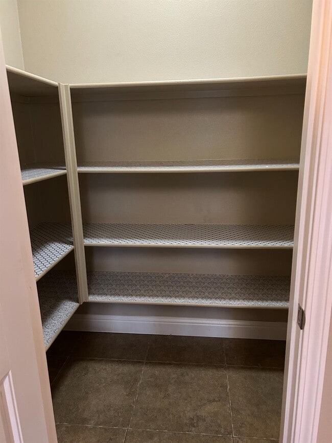 Building Photo - 2656 Cherry Tree Dr