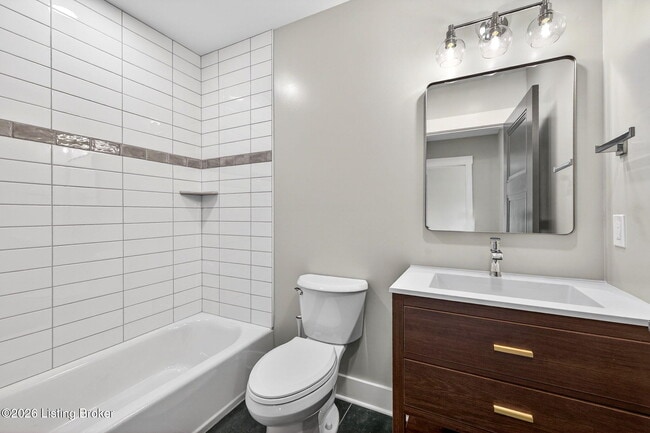 Building Photo - 914 Ash St