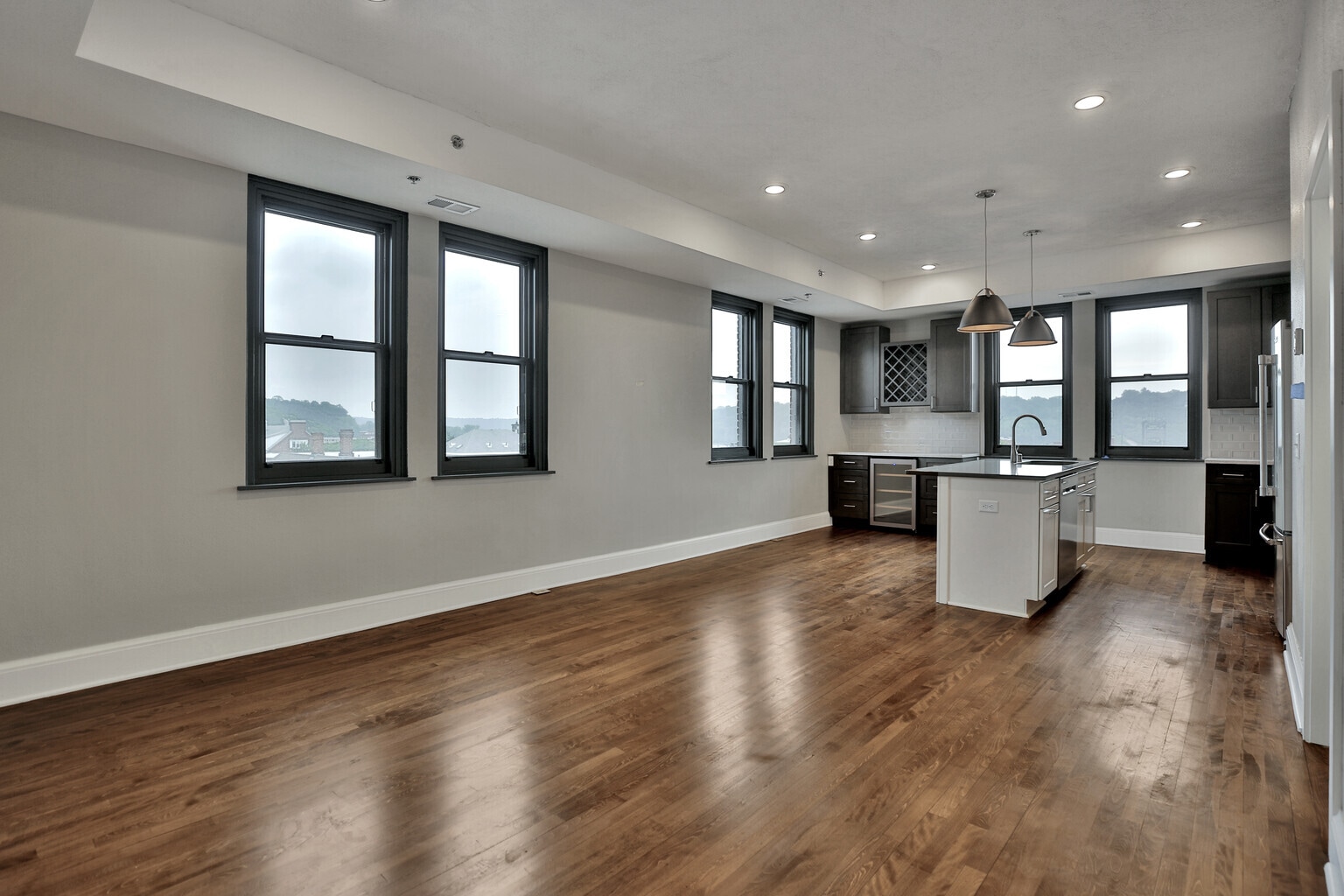 Building Photo - 107 Chestnut St E