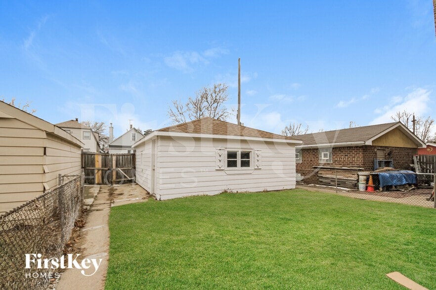 Building Photo - 6204 S Kildare Ave