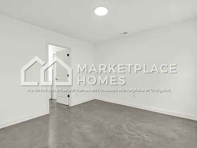 Building Photo - 851 Kippley St