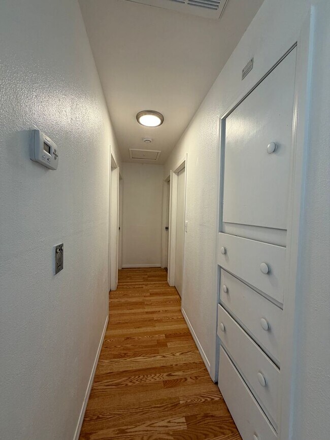 Building Photo - NEW LISTING!! 3 Bedroom 1.5 Bathroom House with Huge Yard, Central Heat & Air!