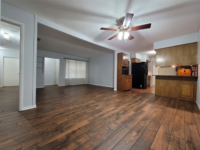 Building Photo - 738 Hawthorne Ln