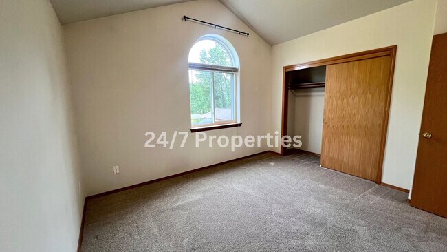 Building Photo - Beautiful 3 BD | 2.5 BA Duplex in Wine Cou...