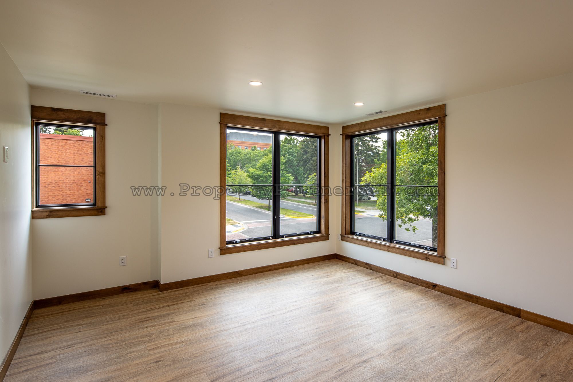 Building Photo - 824 S 8th Ave