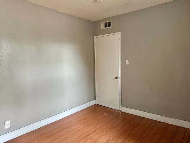 Building Photo - Ready-to-Move 2BR Apartment