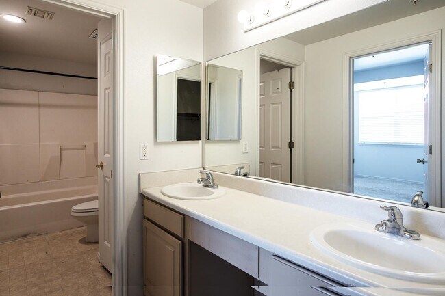 Building Photo - 2 Level Canyon Creek Condo