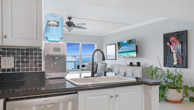 Building Photo - 3550 Galt Ocean Dr