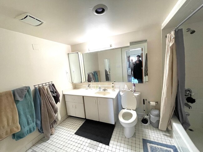 Building Photo - 450 7th St