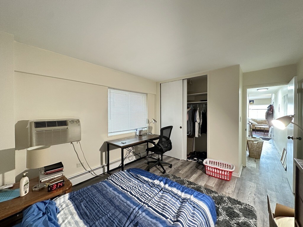 Building Photo - 1400 Chicago Ave