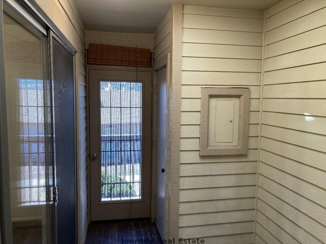 Building Photo - 3175 Shoshone Dr