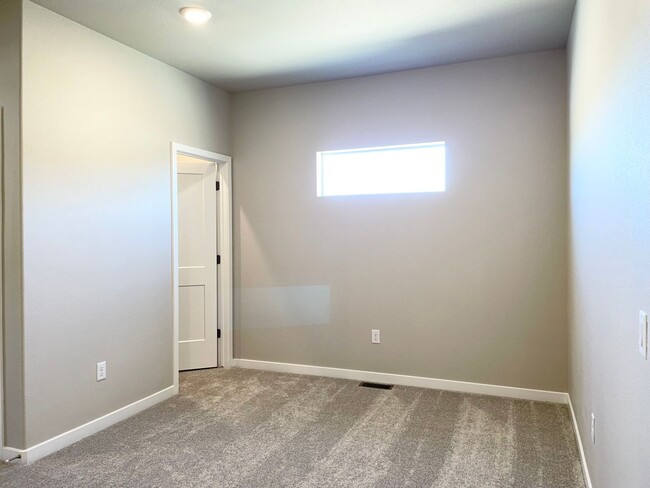 Building Photo - 2 Year Old Townhome w/ All the Bells and W...