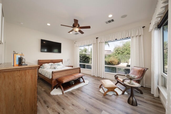 Building Photo - 2510 Tiverton Dr