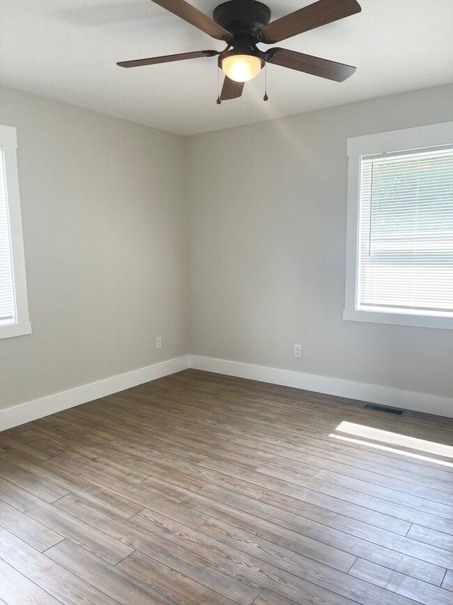 Building Photo - Adorable 3 bedroom 2 bath, great Candler l...