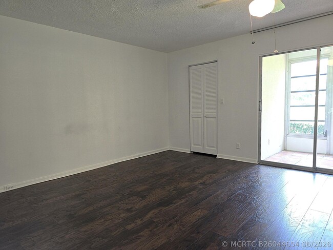 Building Photo - 2803 Victoria Way