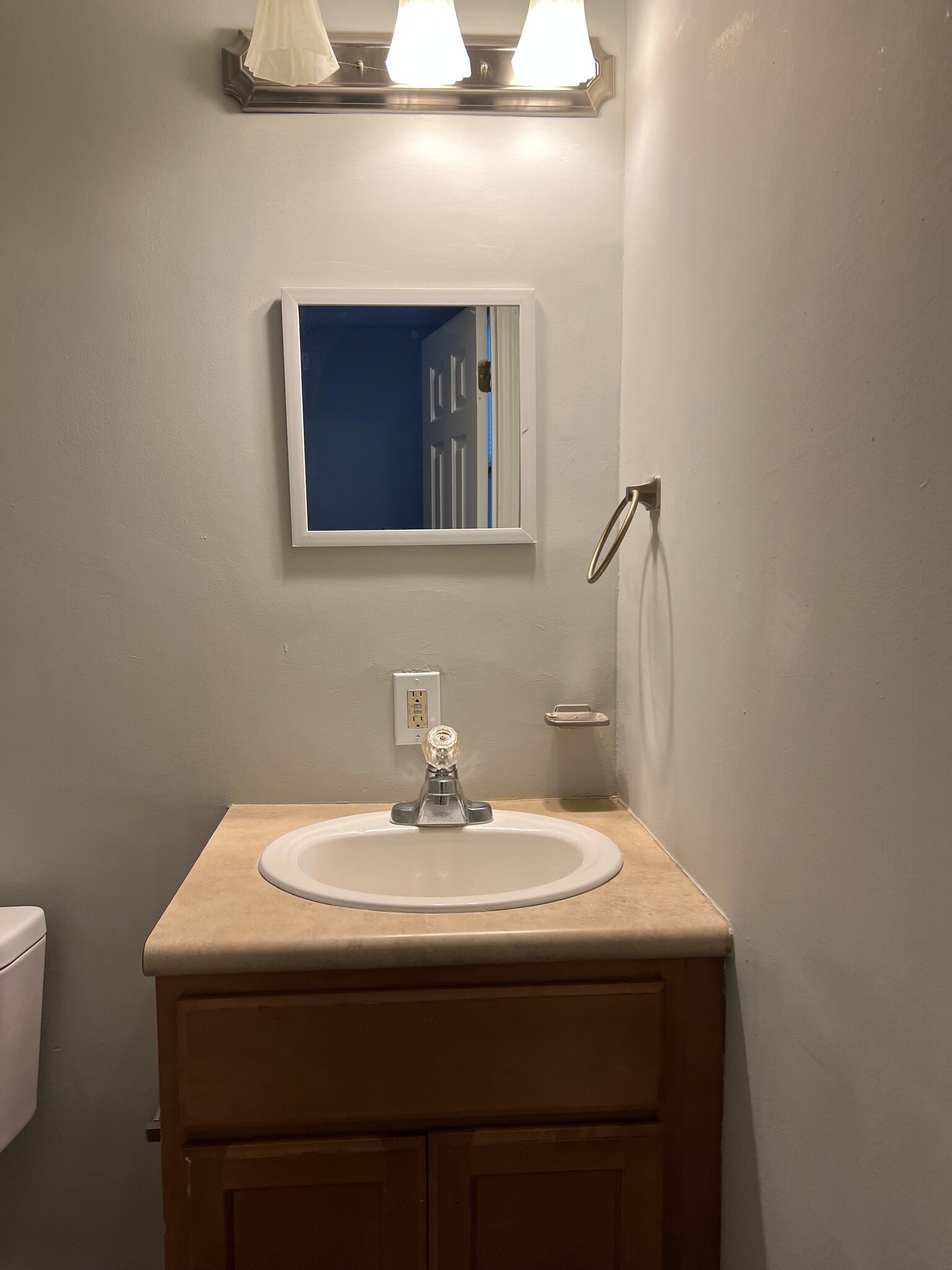 Building Photo - 2413 S Fraser St