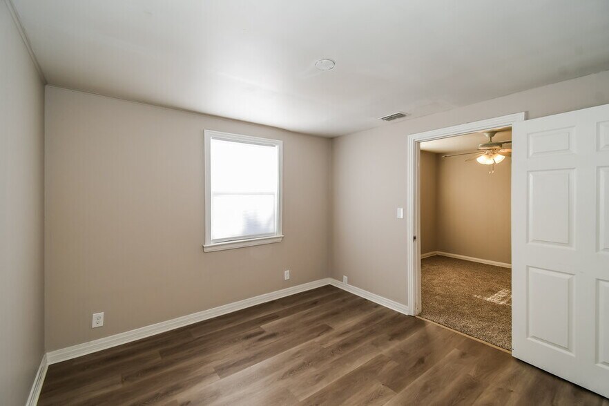 Building Photo - 5405 Sharon Terrace