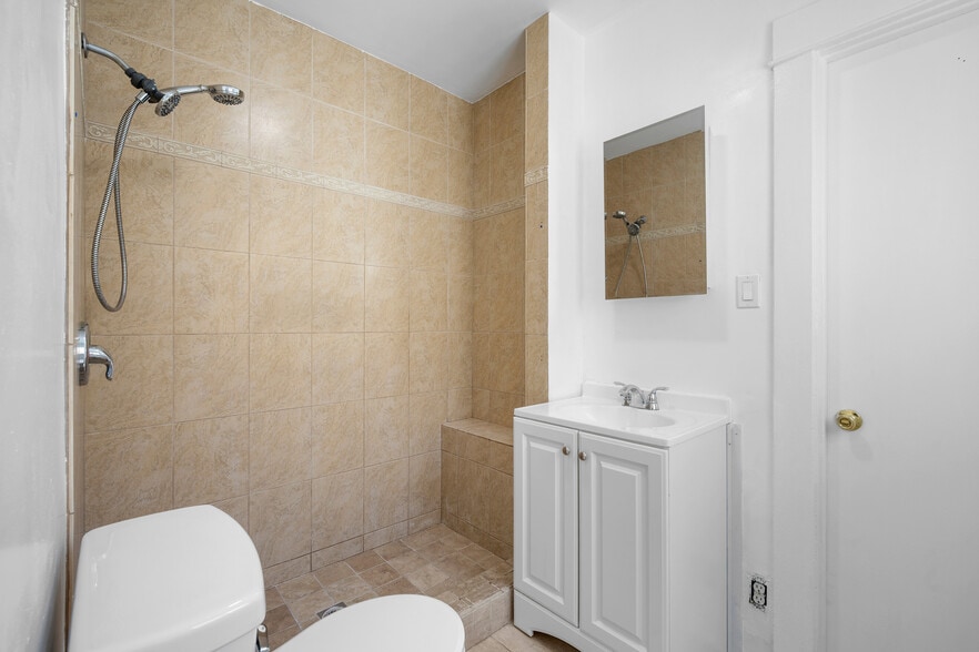 Building Photo - 525 W Wilson Ave