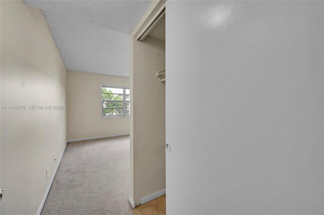 Building Photo - 1100 NW 87th Ave