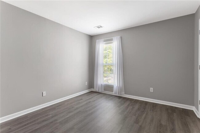 Building Photo - 6250 Whirlaway Dr