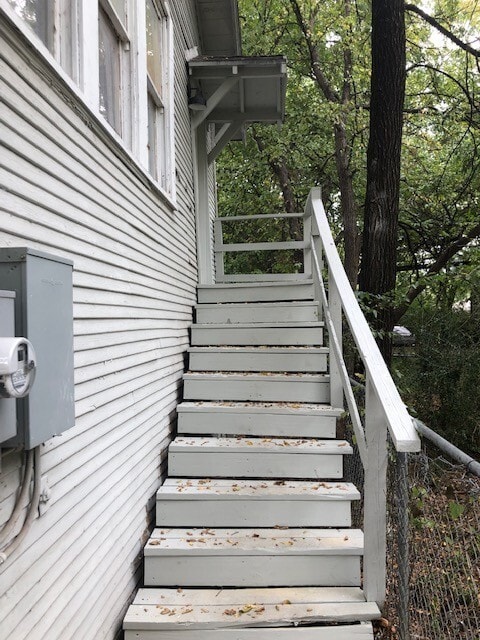 Building Photo - Cozy upstairs garage apartment