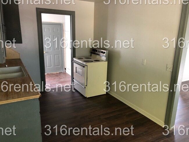 Building Photo - $650 - 1 bed 1 bath - Single Family Home