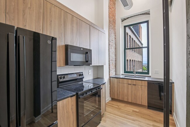 Primary Photo - 110 W 9th St