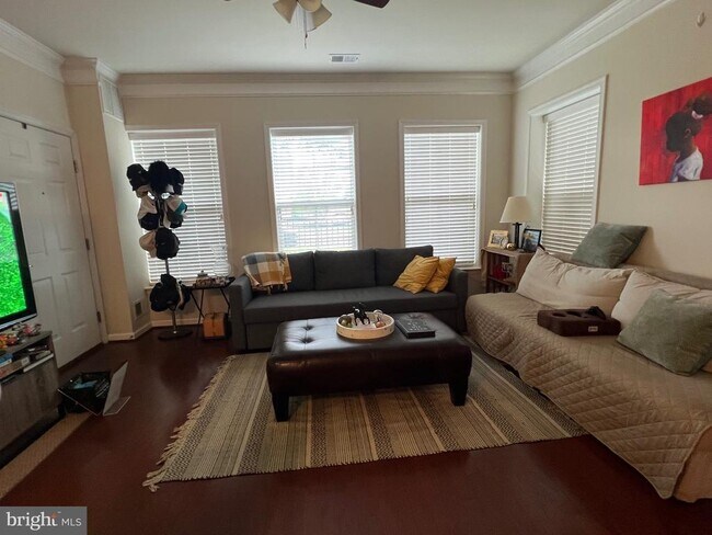 Building Photo - 3048 Rittenhouse Cir