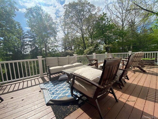 Building Photo - 50 Greenacres Ave