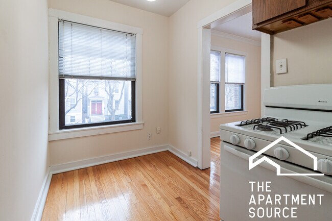 Building Photo - 3002 N Racine Ave