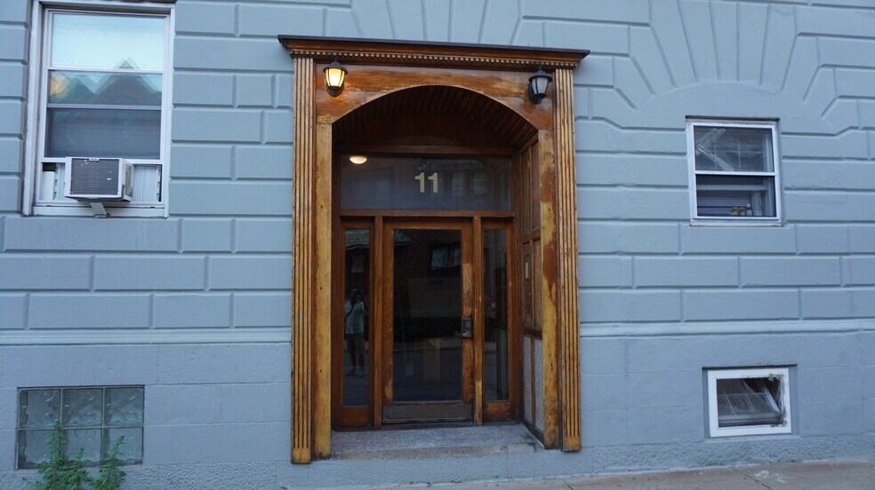 Building Photo - 11 Aberdeen St