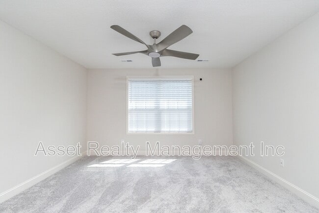 Building Photo - 1730 Silver Chapel Dr