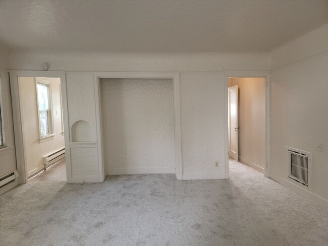 Building Photo - 2251 NE 53rd St