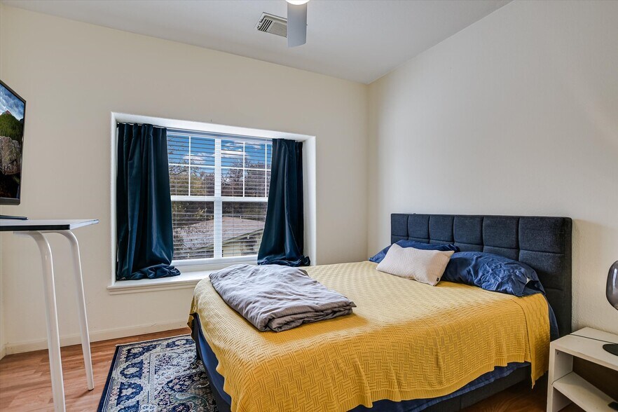 Building Photo - 2825 Saville Loop